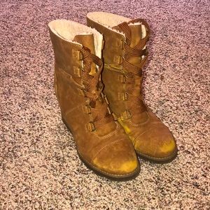 Women’s Universal Thread Wedge Boots